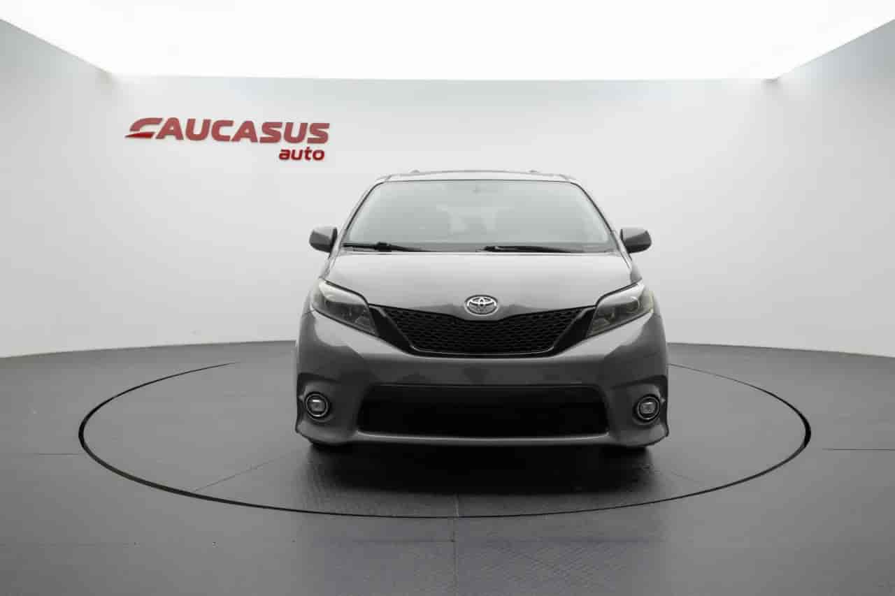 TOYOTA Sienna - 2