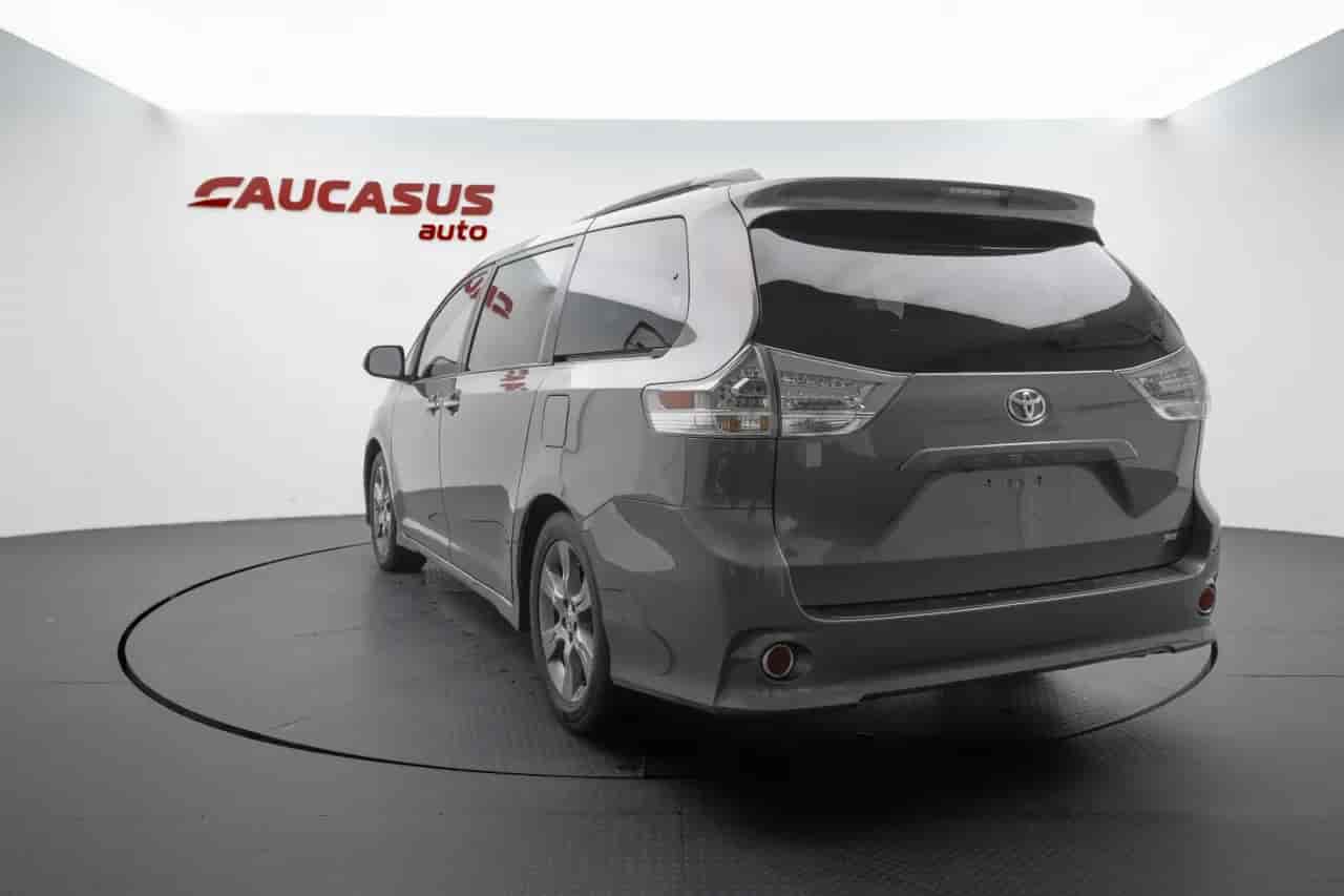 TOYOTA Sienna - 6