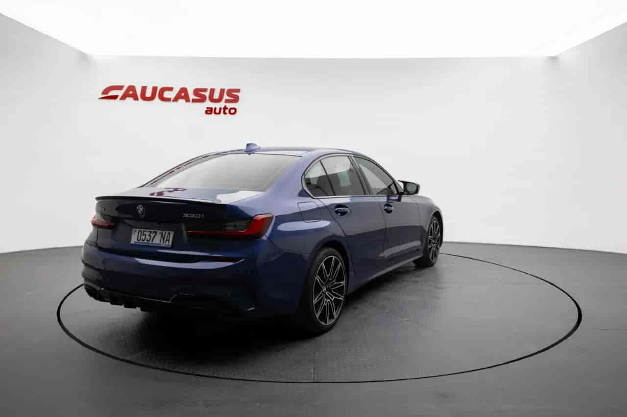 BMW 330i - 4