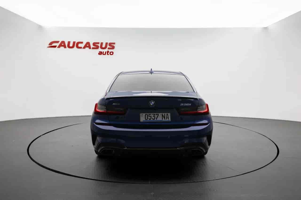 BMW 330i - 5