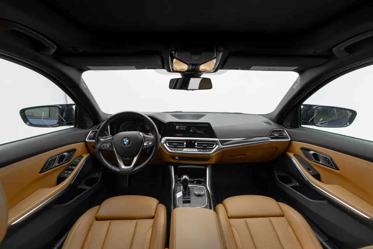 BMW 330i - 10