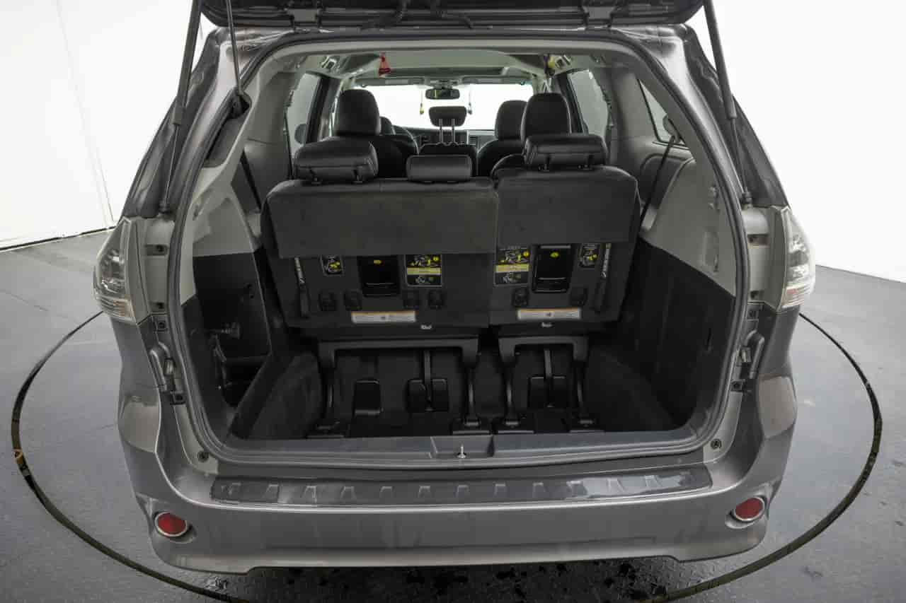 TOYOTA Sienna - 5