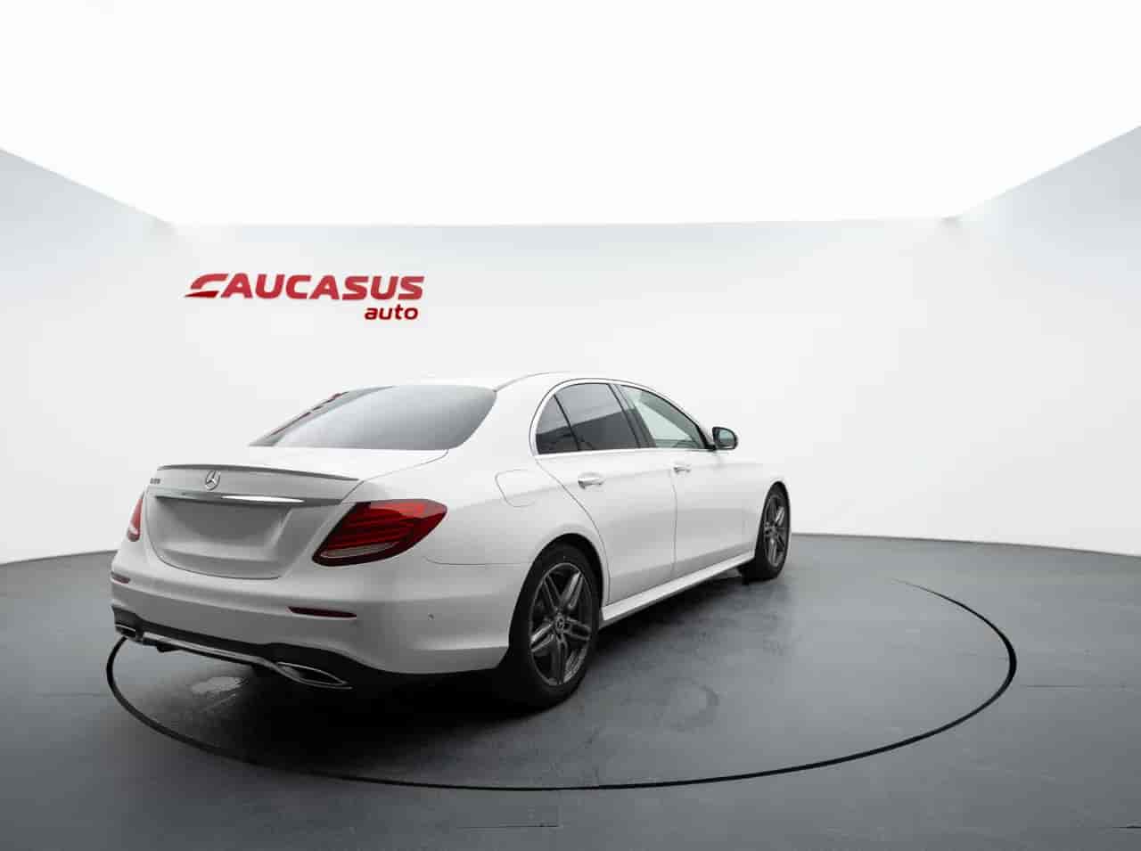 MERCEDES-BENZ E-Class - 4
