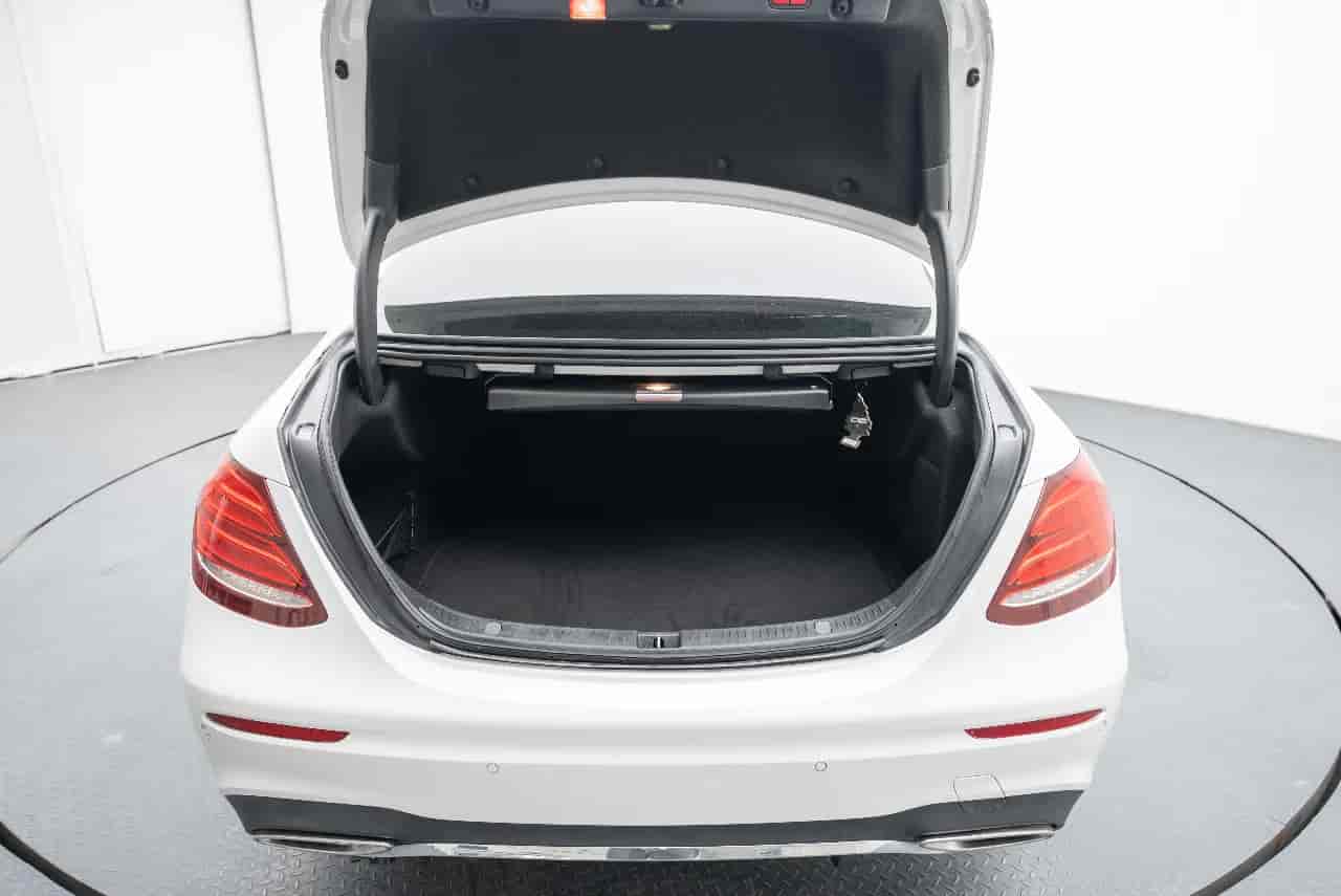 MERCEDES-BENZ E-Class - 7