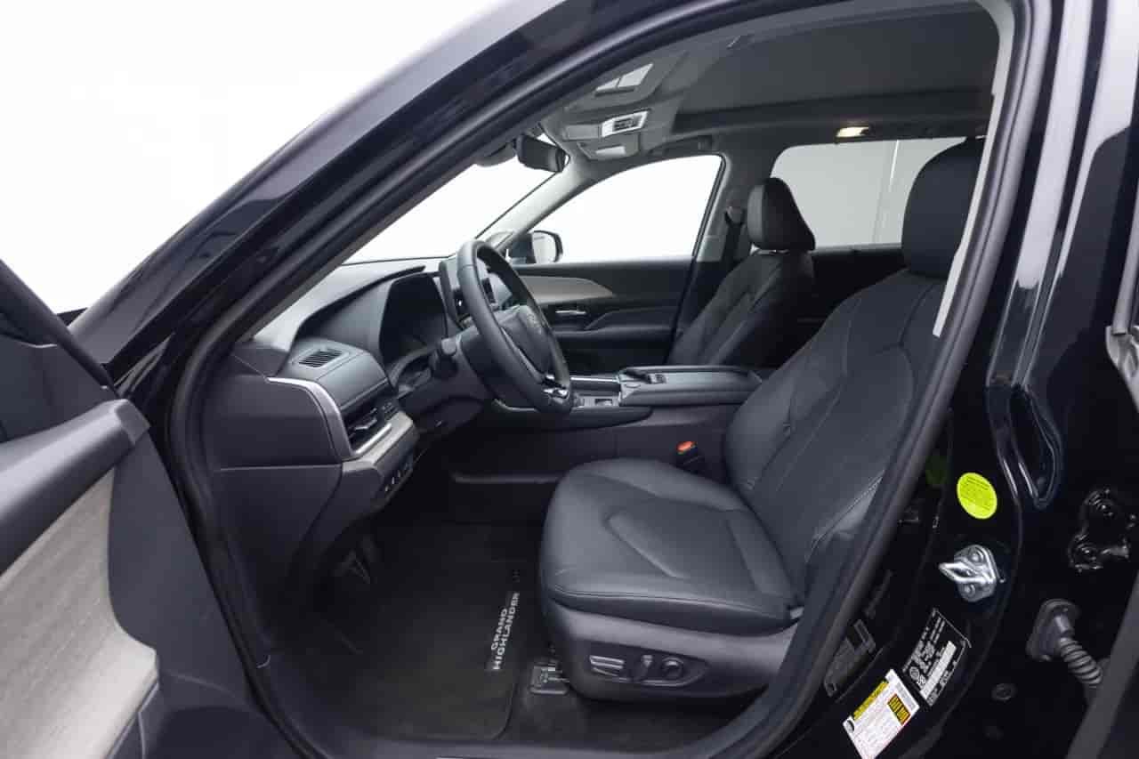 TOYOTA Grand Highlander - 10