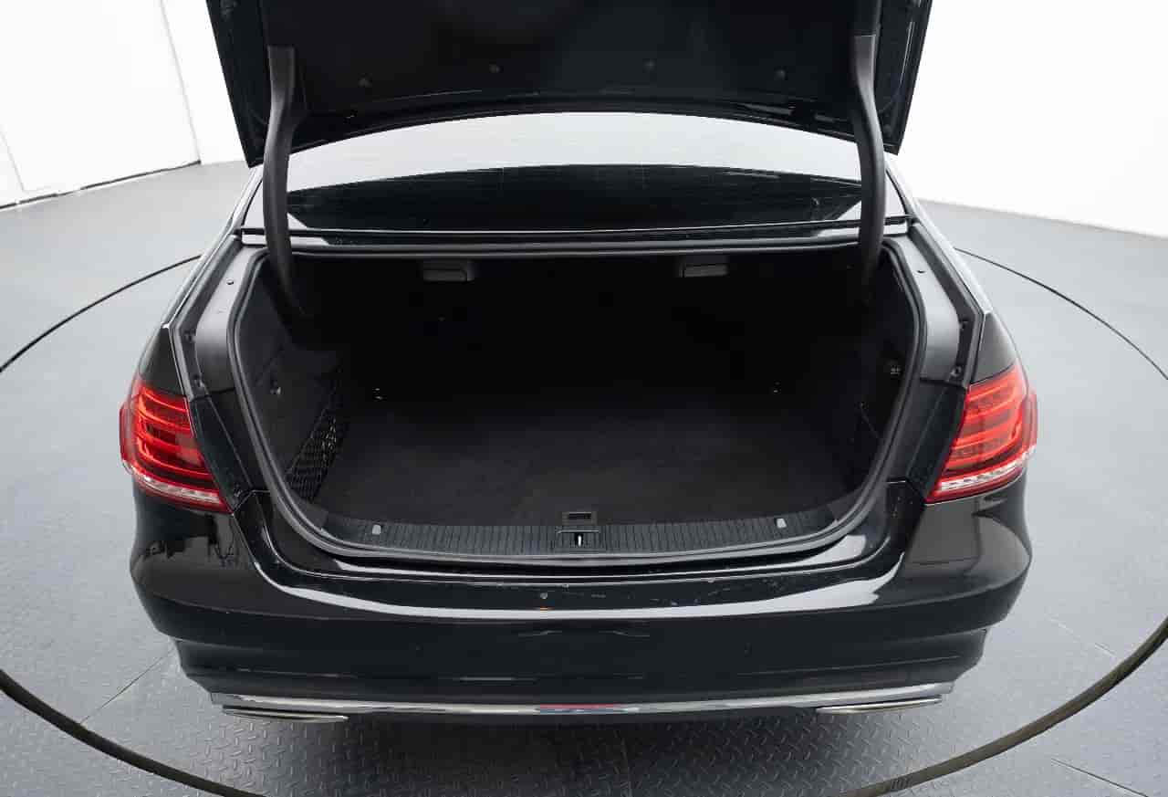 MERCEDES-BENZ E-Class - 7