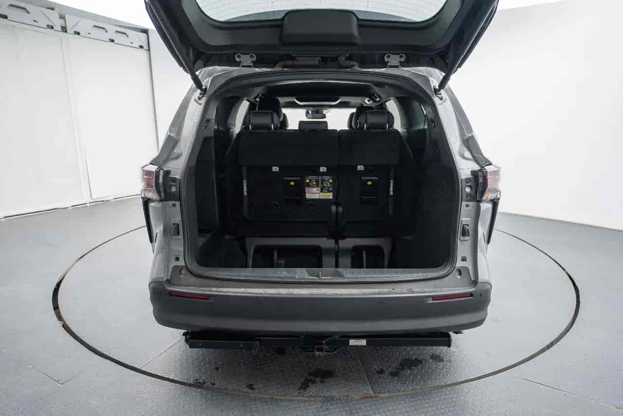 TOYOTA Sienna - 7