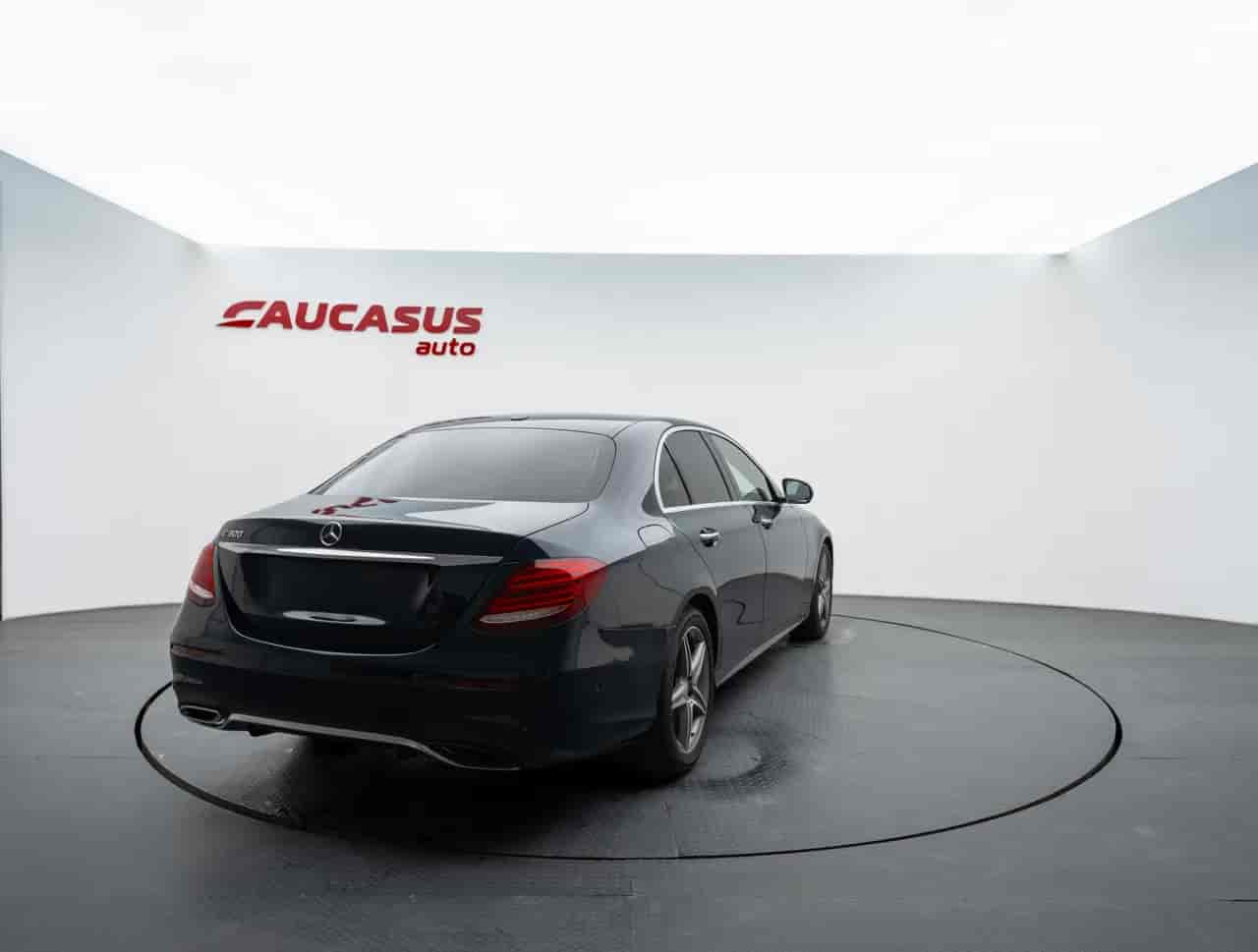 MERCEDES-BENZ E-Class - 4