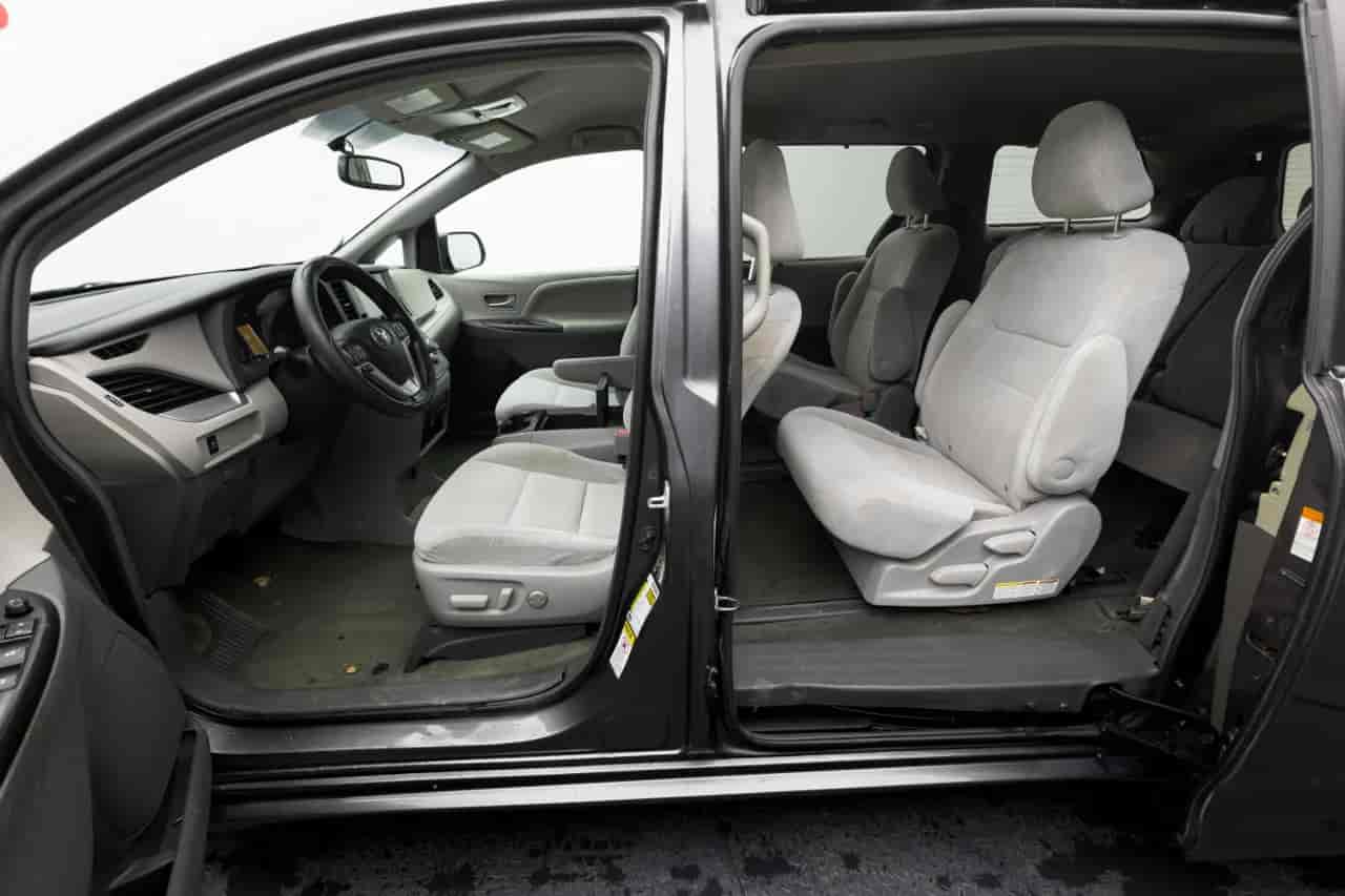 TOYOTA Sienna - 2