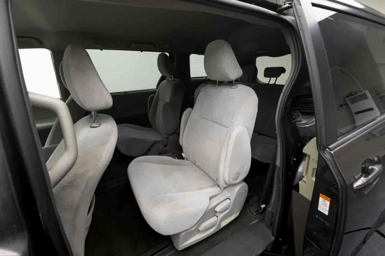 TOYOTA Sienna - 3