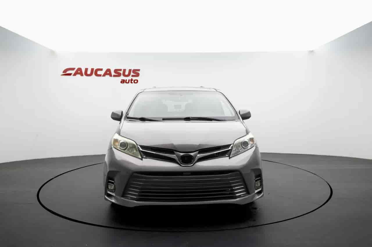 TOYOTA Sienna - 7