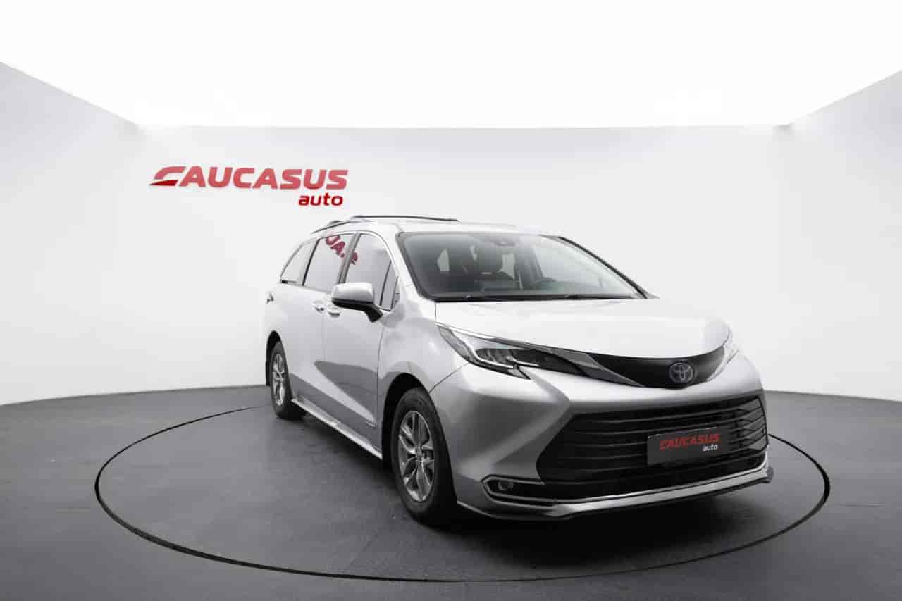 TOYOTA Sienna - 3