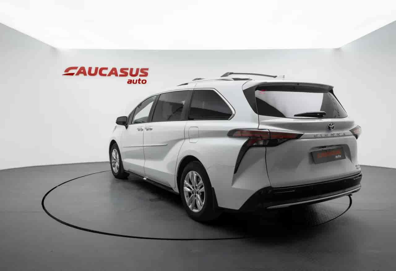 TOYOTA Sienna - 6