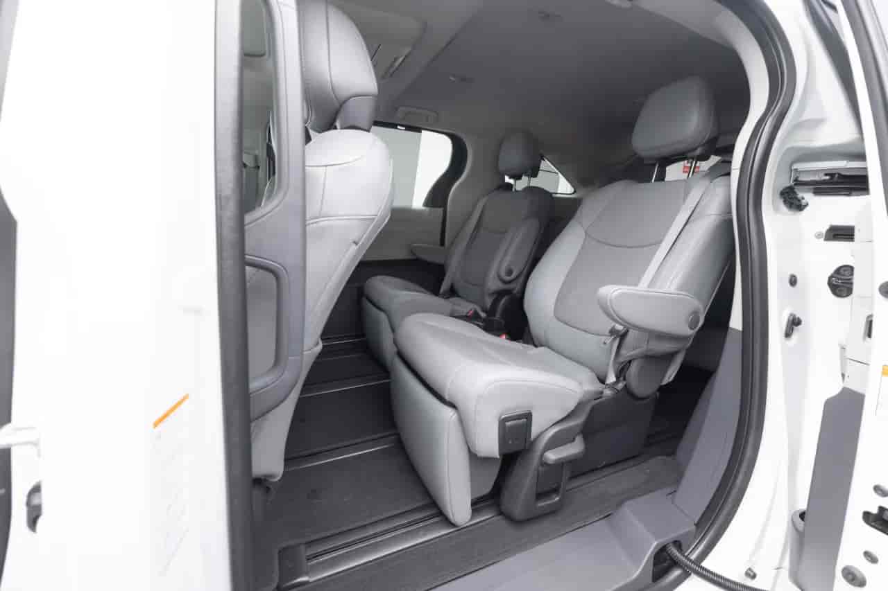 TOYOTA Sienna - 9