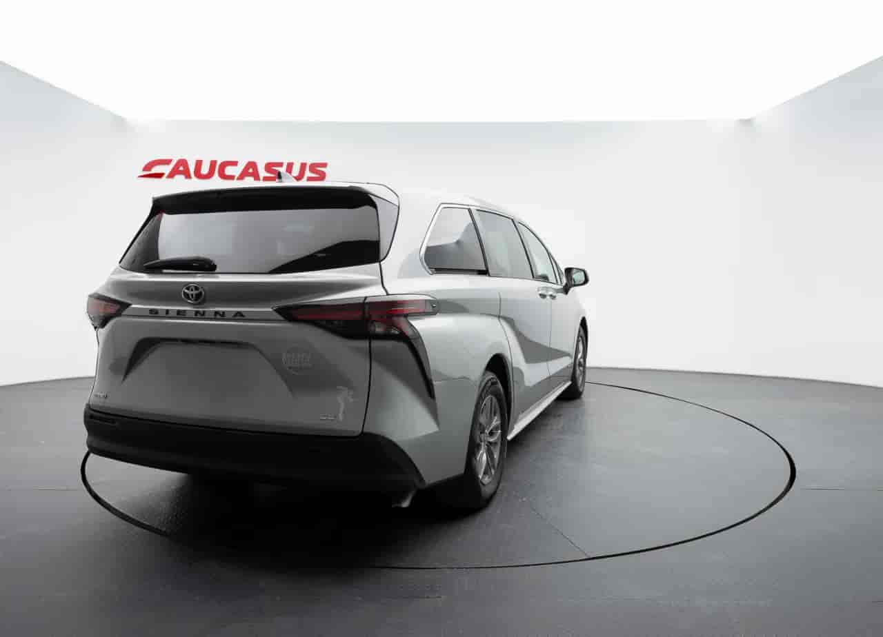 TOYOTA Sienna - 4