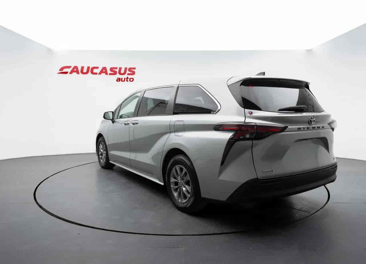 TOYOTA Sienna - 6