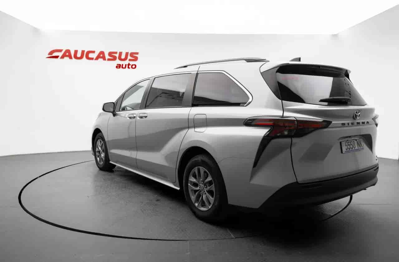 TOYOTA Sienna - 6