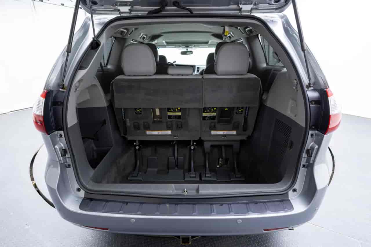 TOYOTA Sienna - 7