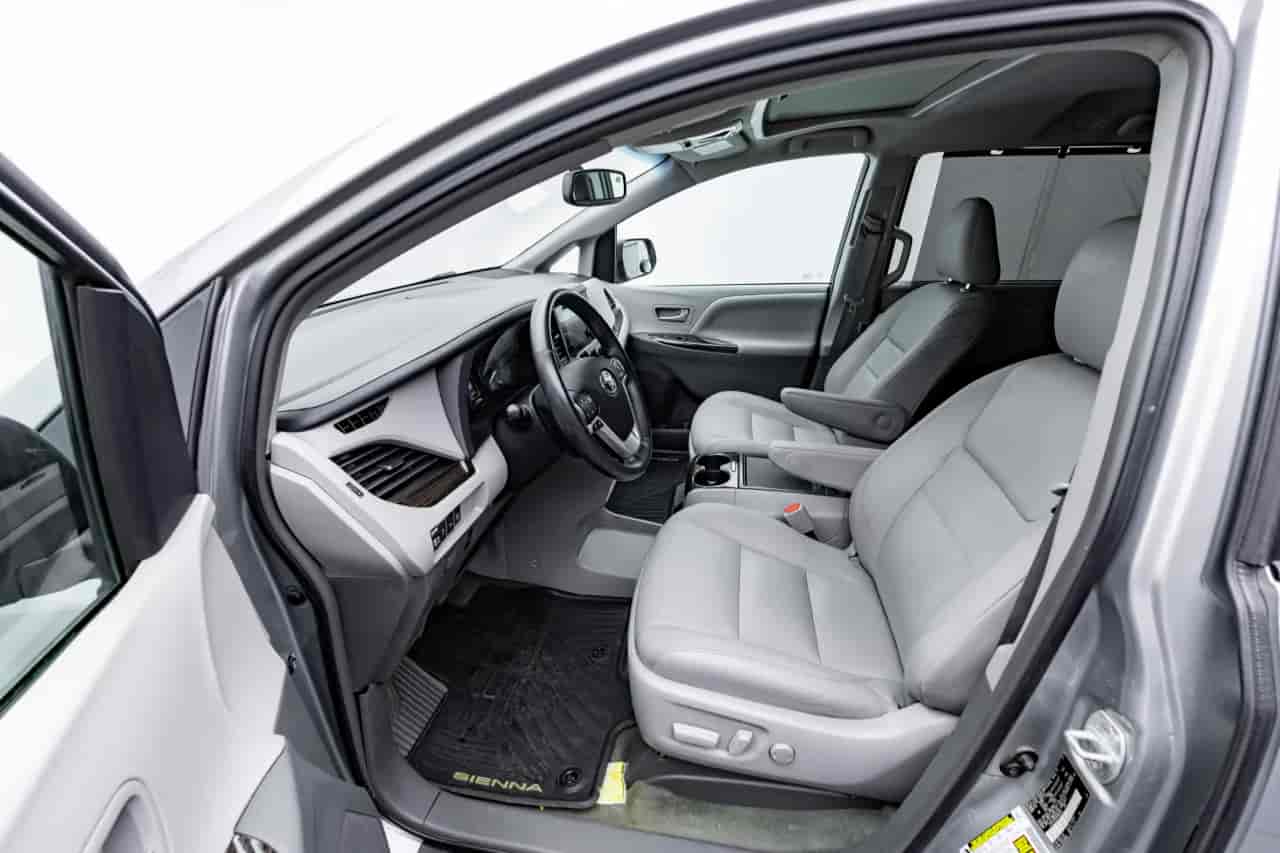 TOYOTA Sienna - 10
