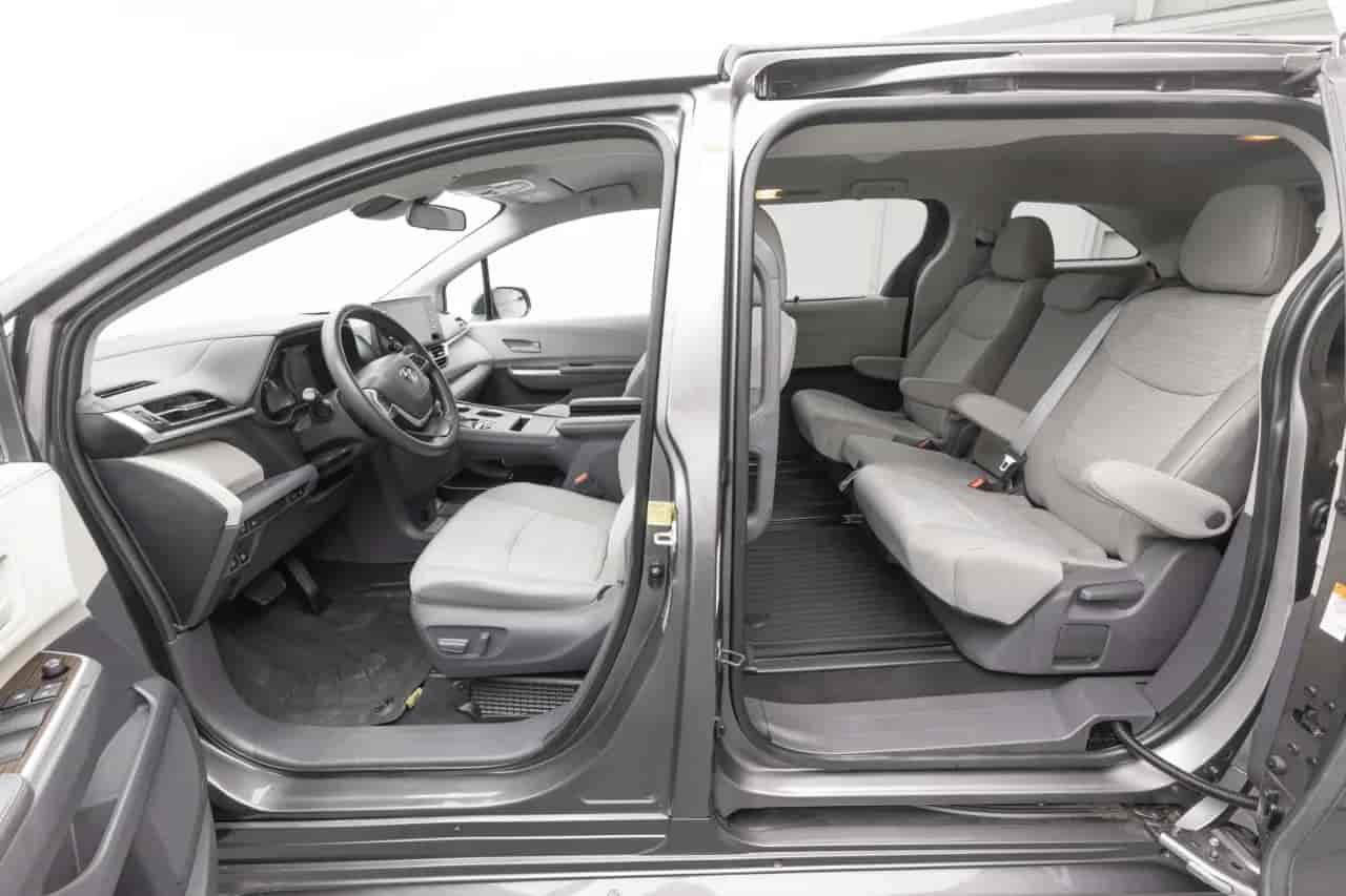 TOYOTA Sienna - 7