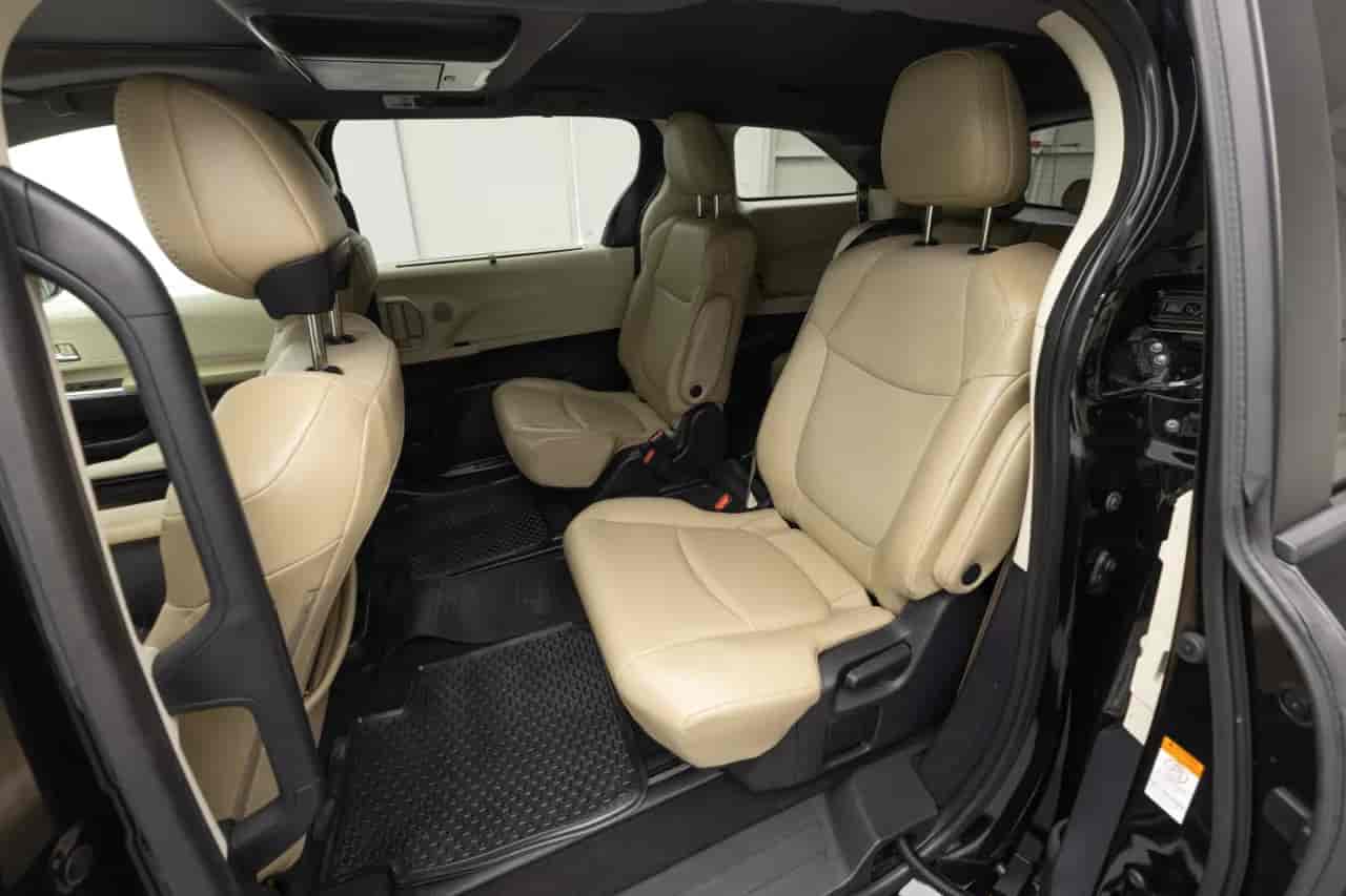 TOYOTA Sienna - 10