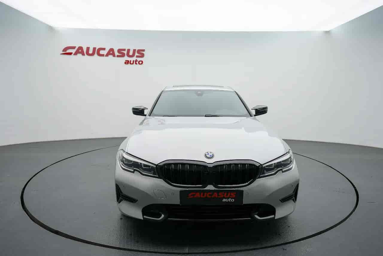 BMW 330i - 2