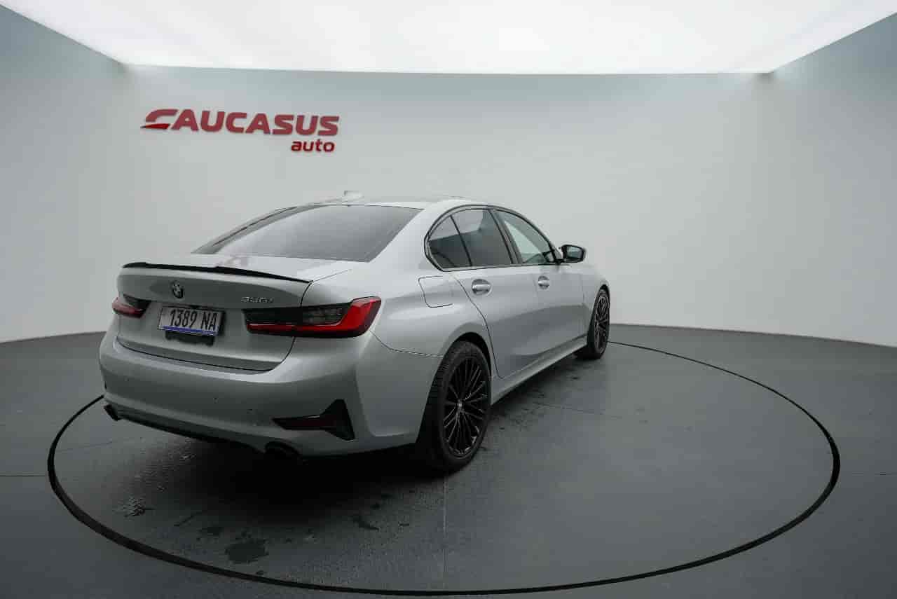 BMW 330i - 4
