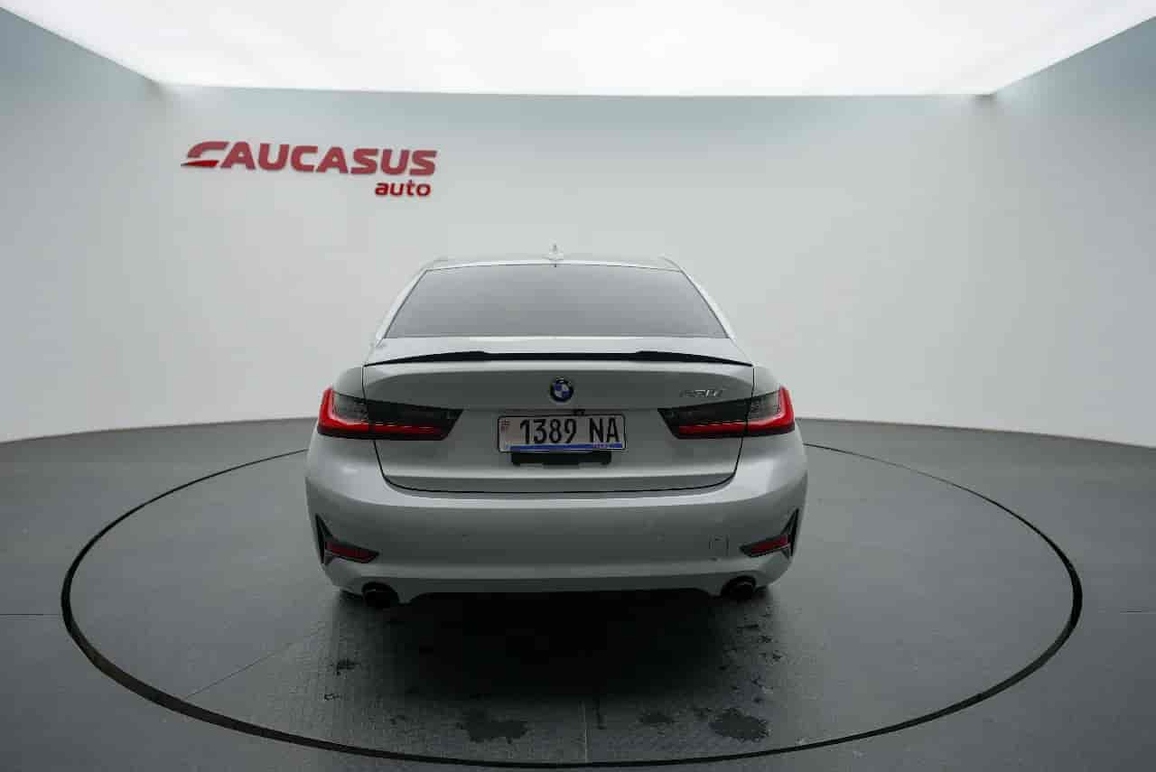 BMW 330i - 5
