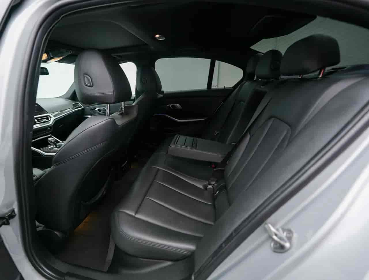 BMW 330i - 8