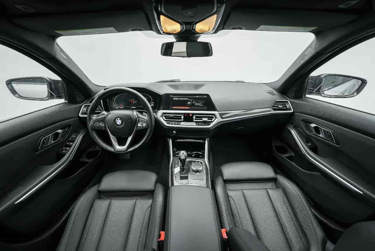 BMW 330i - 9