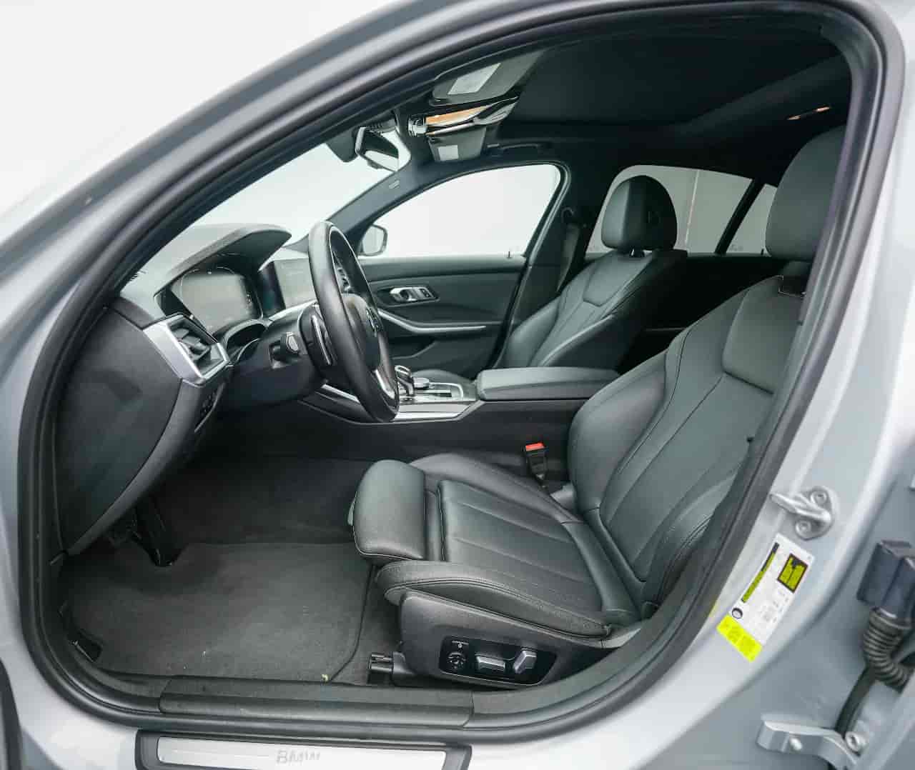 BMW 330i - 10