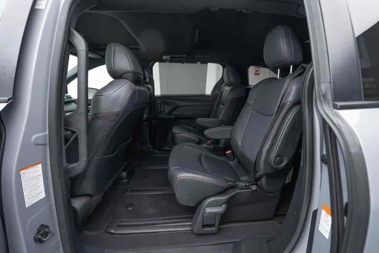 TOYOTA Sienna - 8