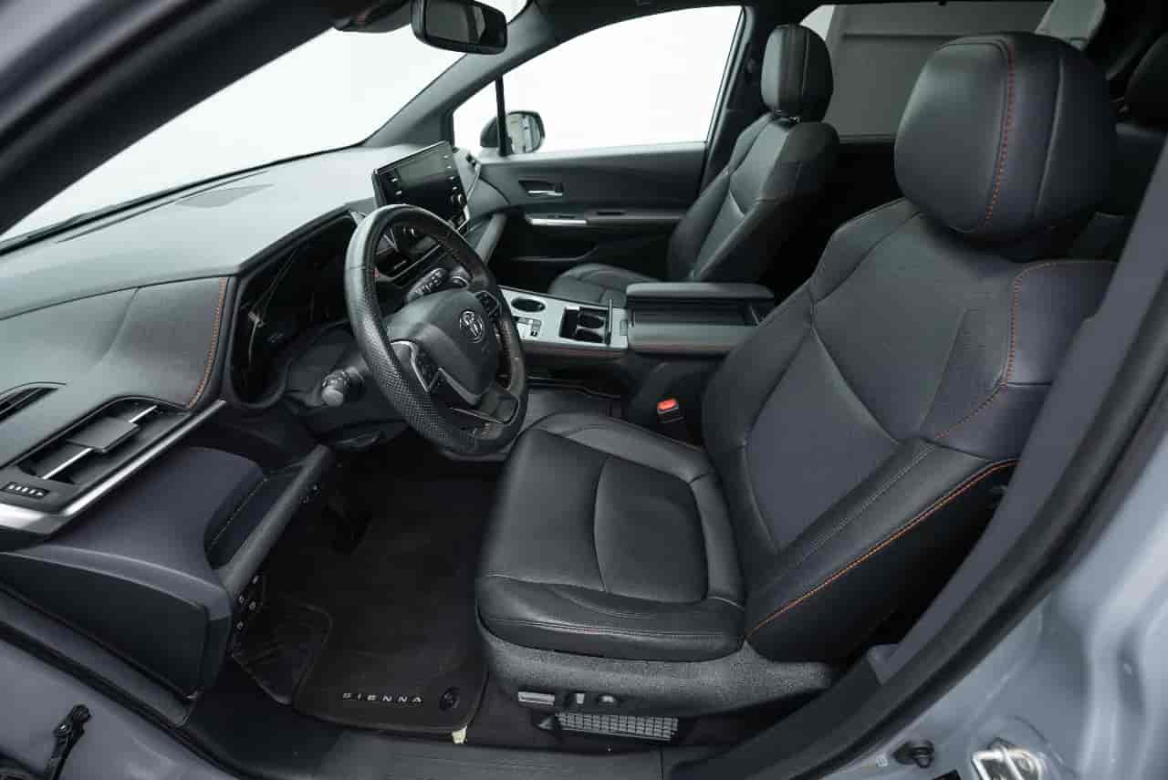 TOYOTA Sienna - 10