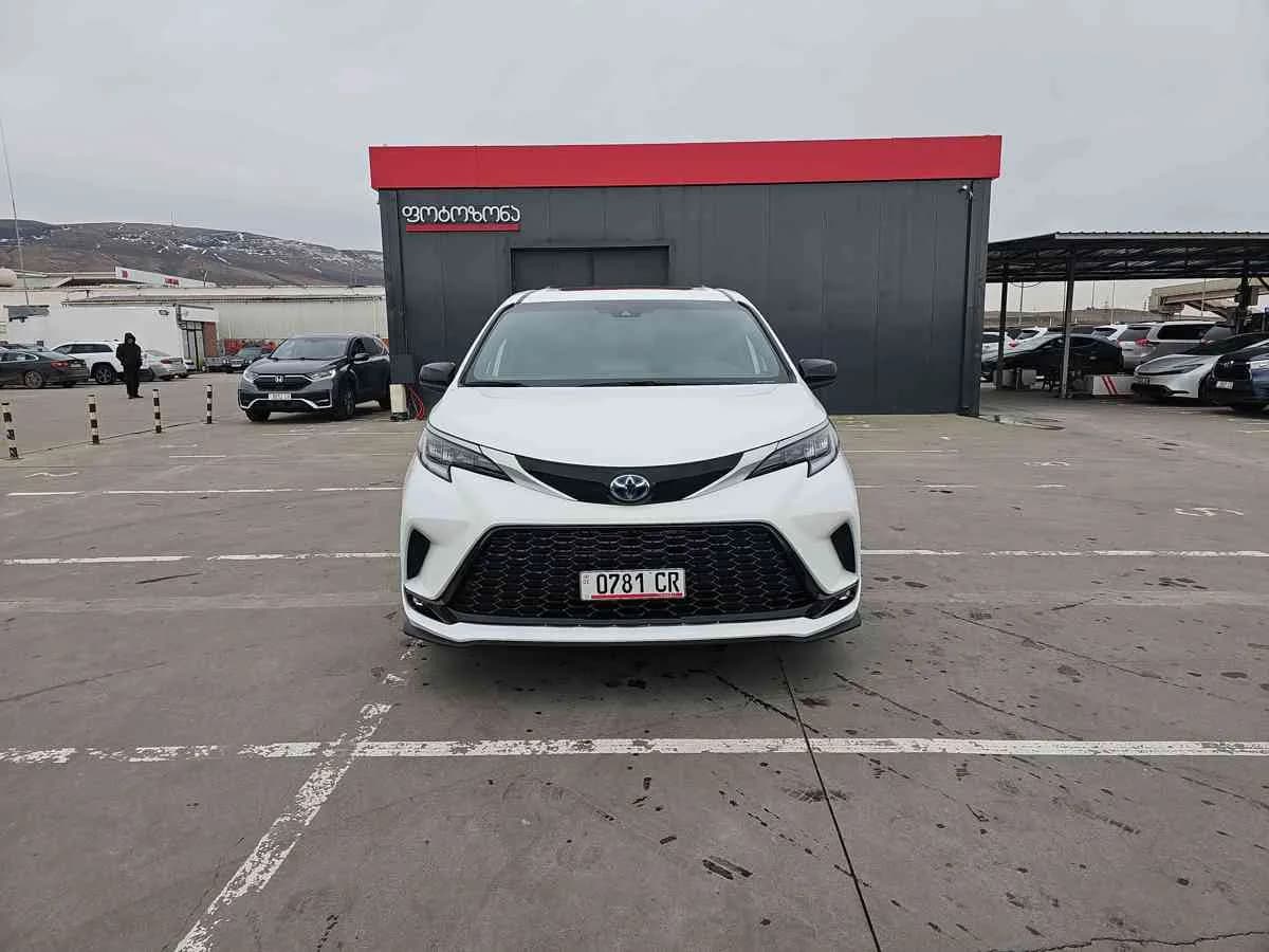 TOYOTA Sienna - 2