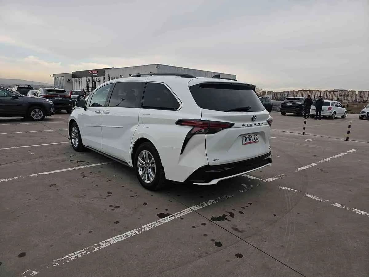 TOYOTA Sienna - 6