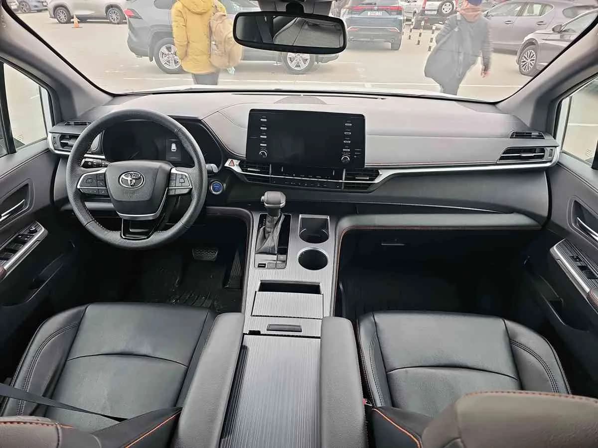 TOYOTA Sienna - 9