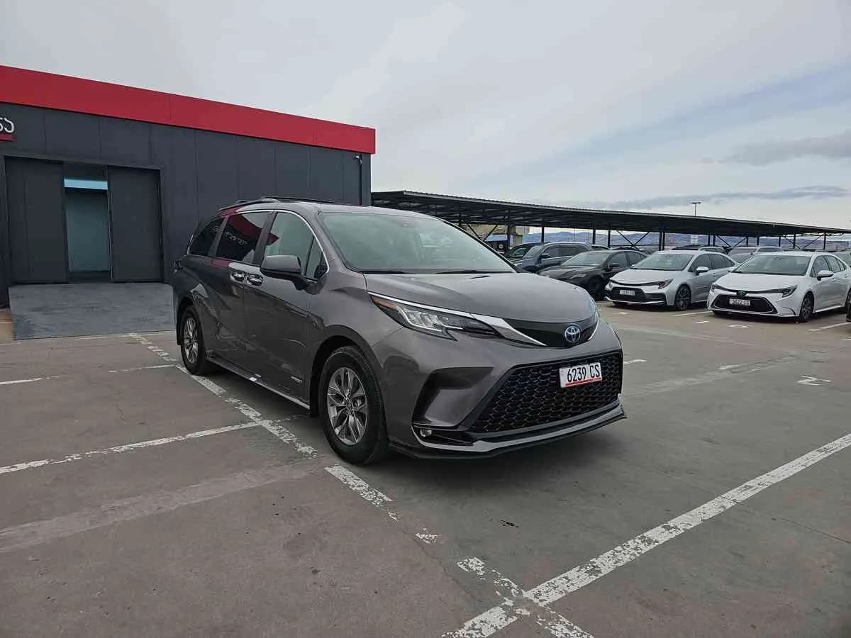 TOYOTA Sienna - 3