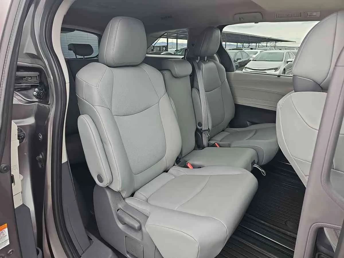 TOYOTA Sienna - 9