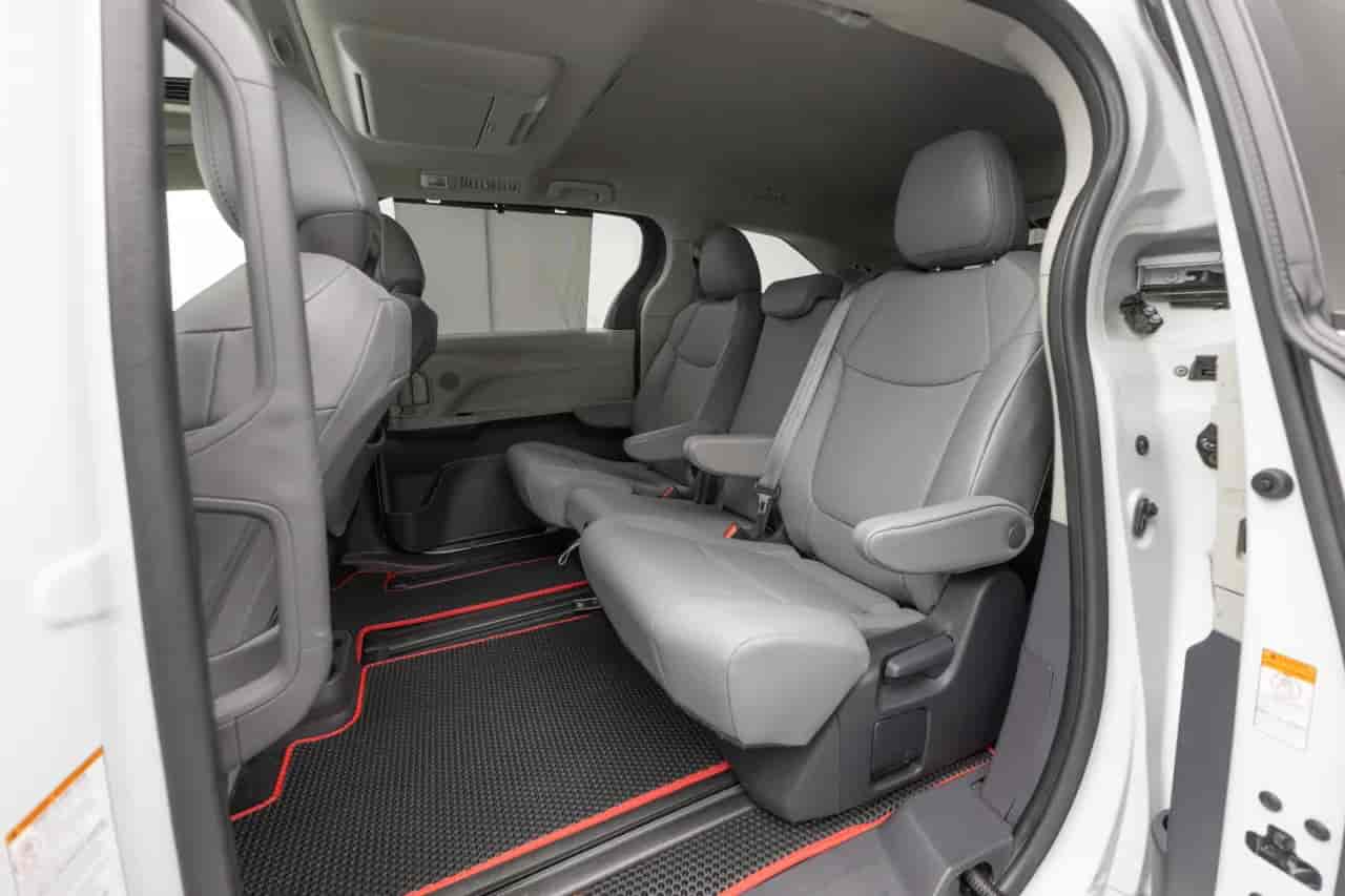 TOYOTA Sienna - 9