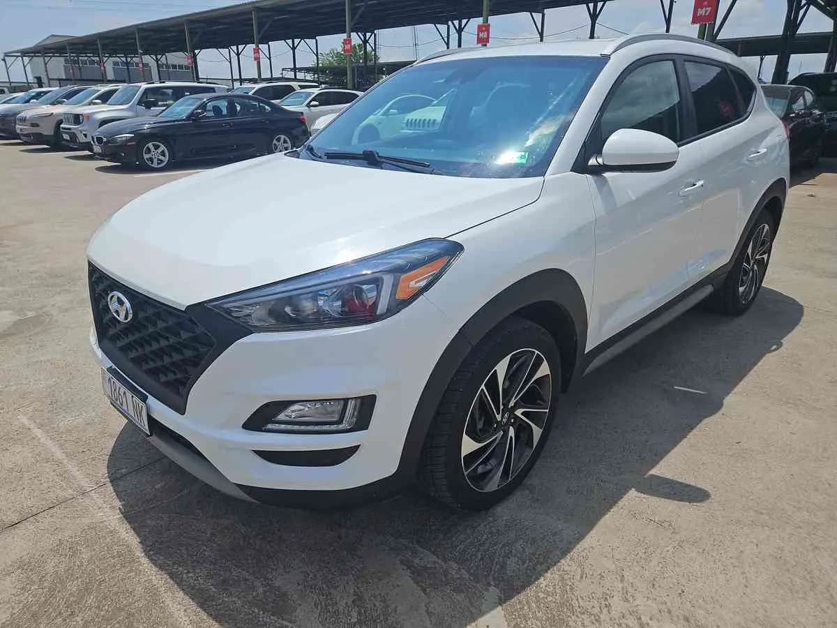 HYUNDAI Tucson - 1
