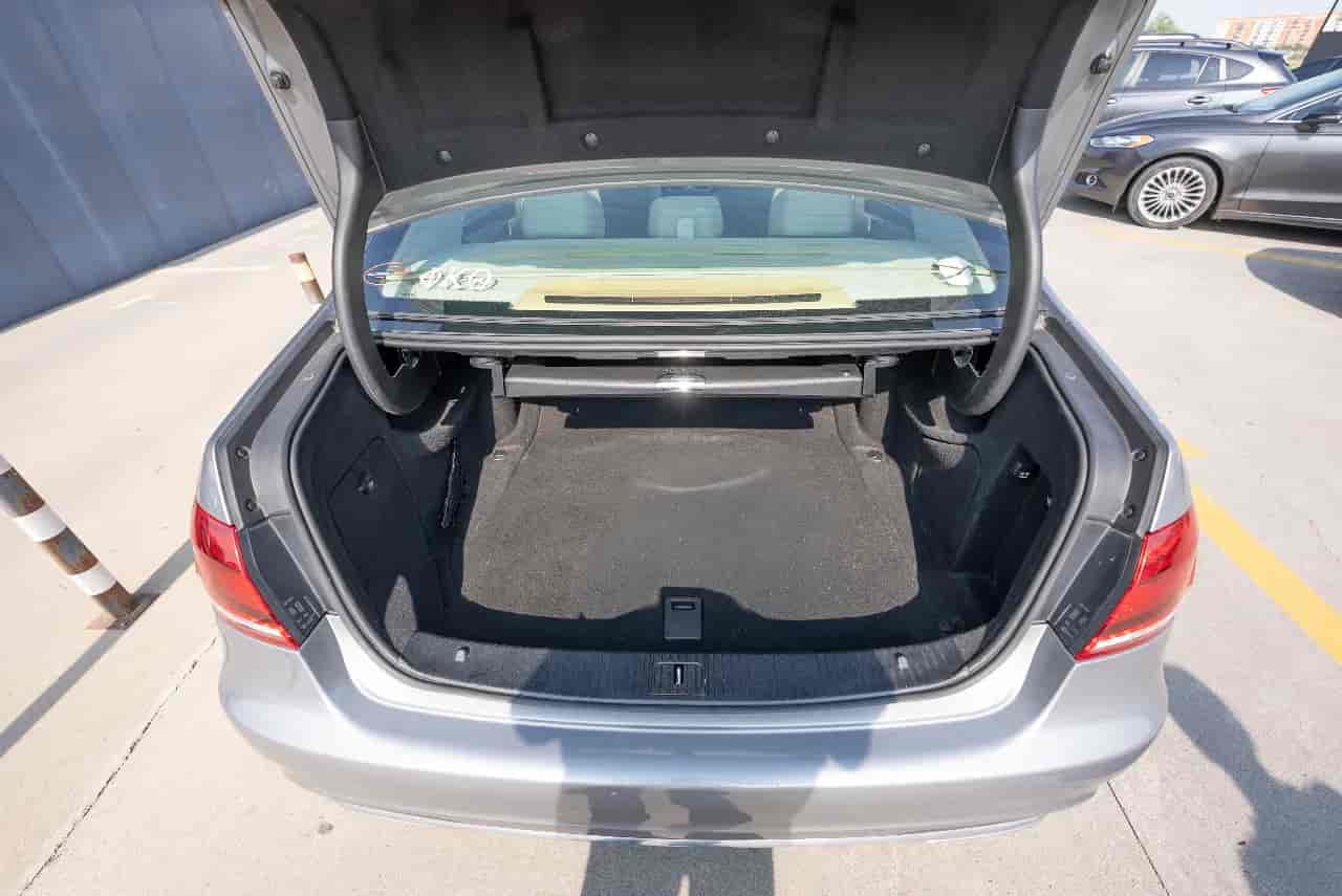 MERCEDES-BENZ E-Class - 7