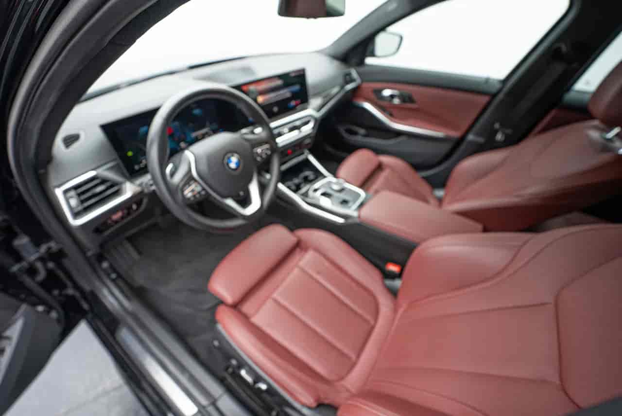 BMW 330i - 10