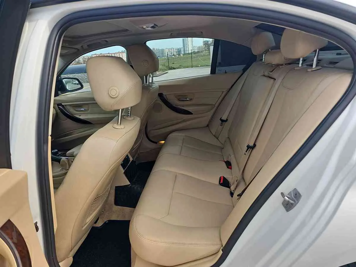 BMW 328i - 7