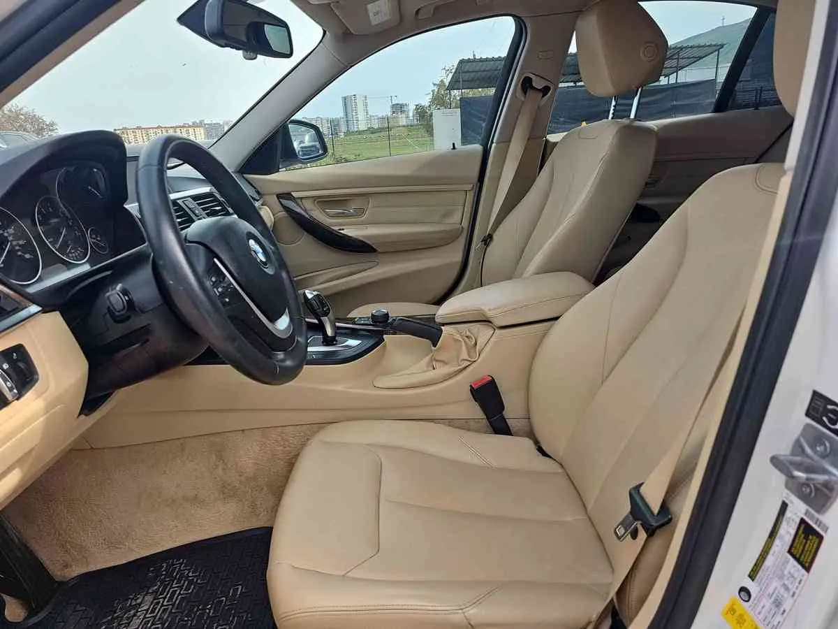 BMW 328i - 9