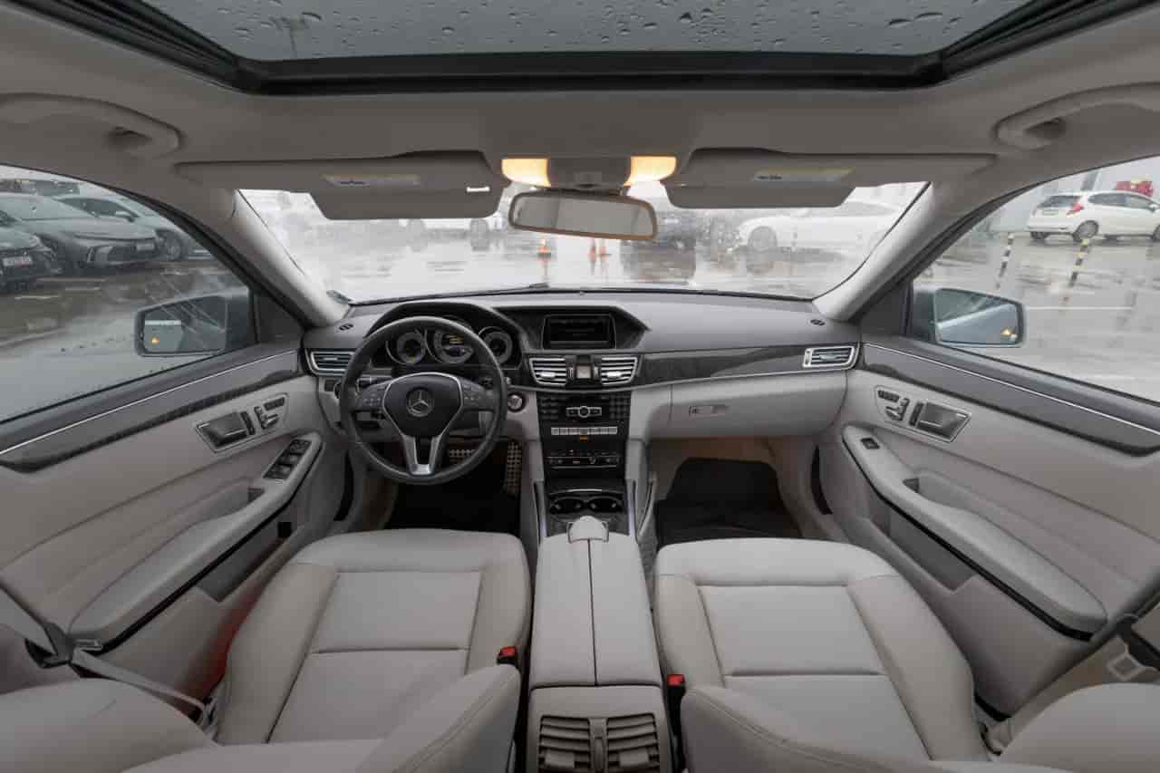 MERCEDES-BENZ E-Class - 9