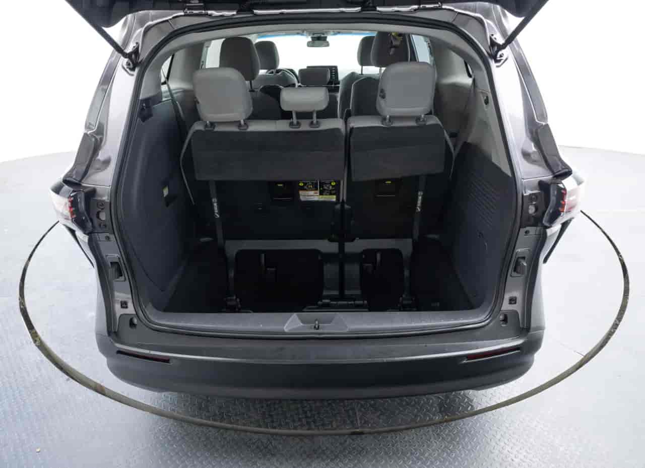 TOYOTA Sienna - 7