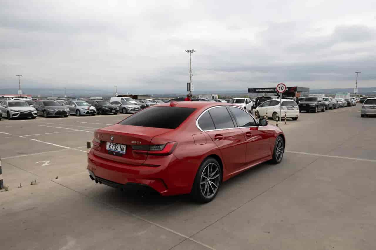 BMW 330i - 4