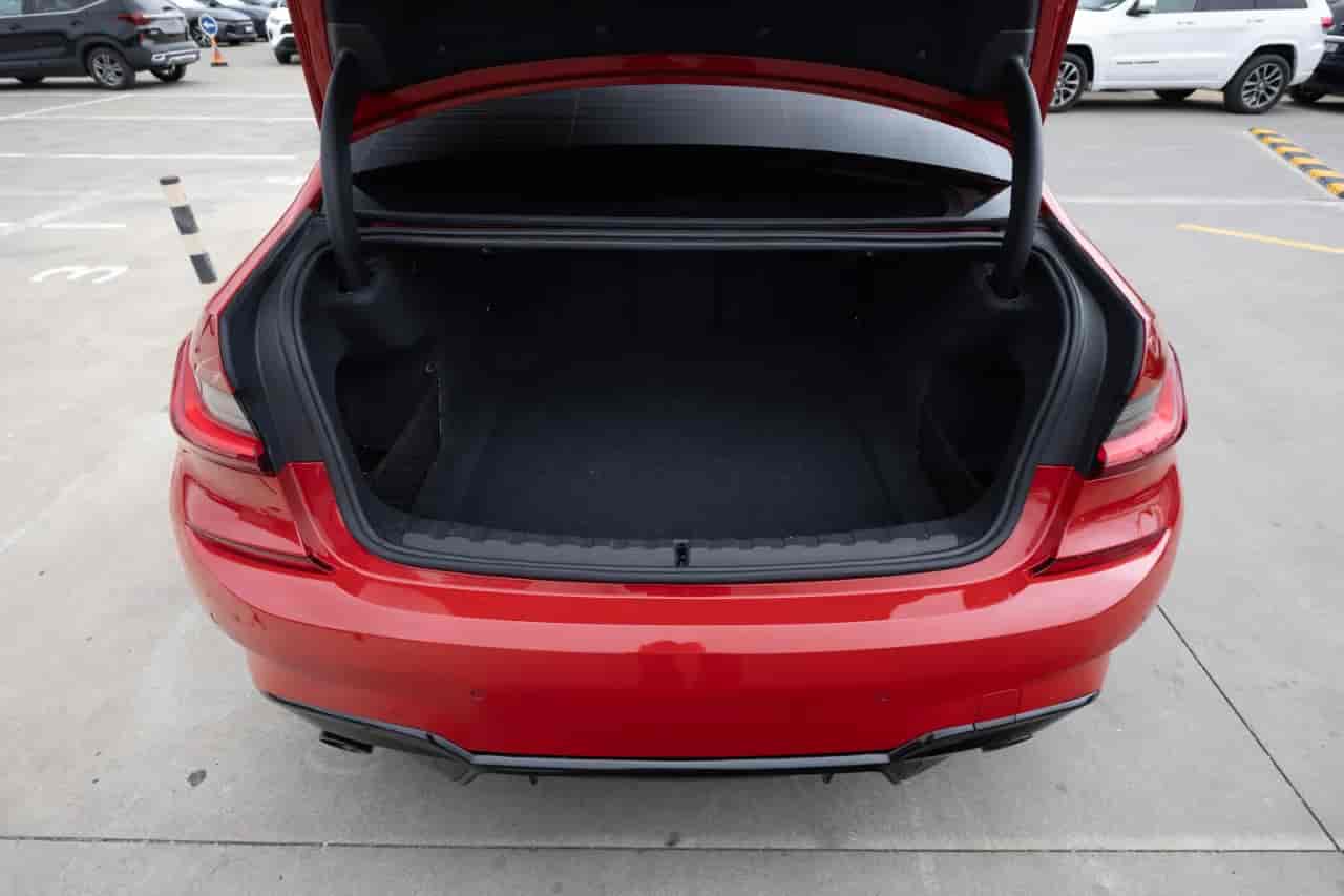 BMW 330i - 7