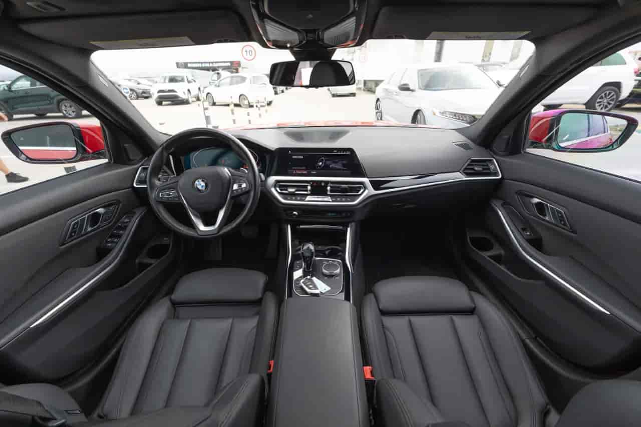 BMW 330i - 9