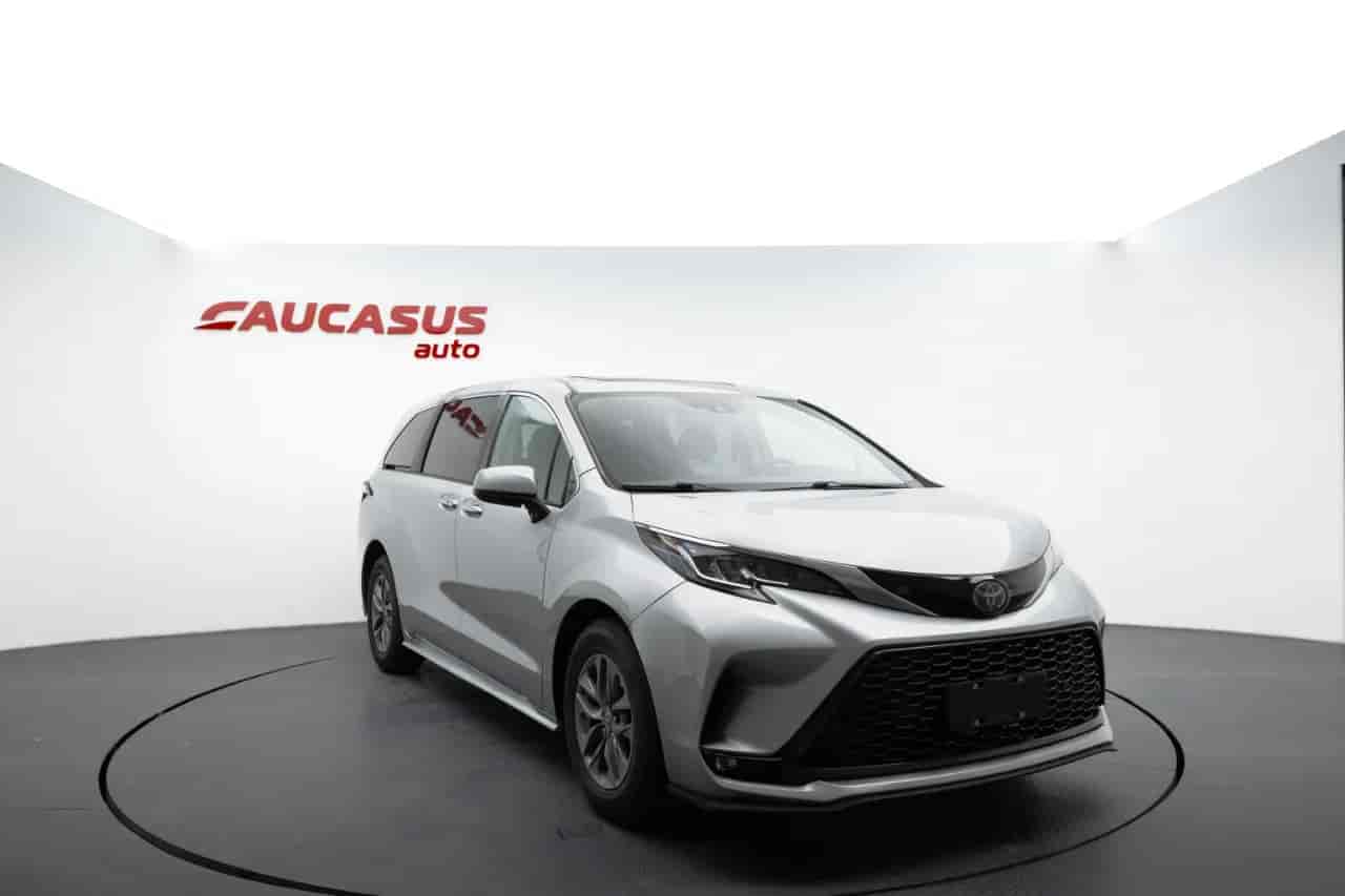 TOYOTA Sienna - 3